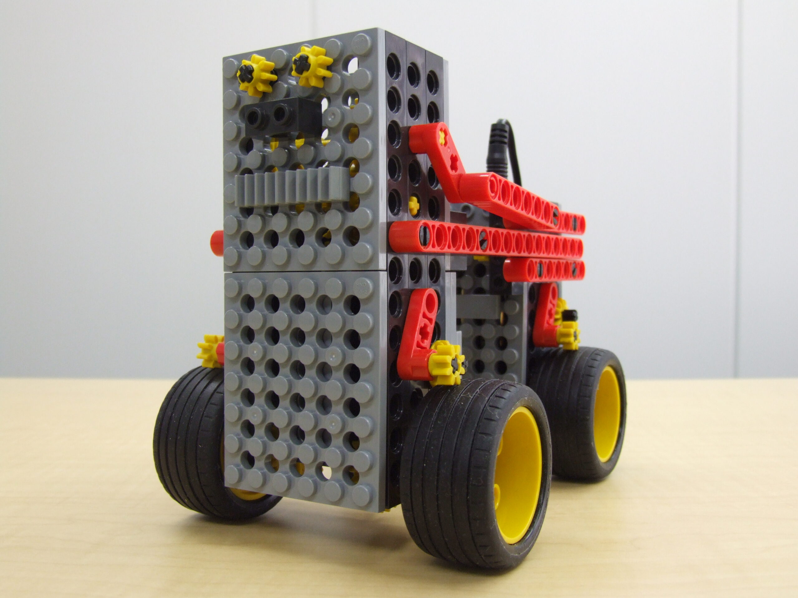 ロボット教室 | こどもクリエ塾｜表参道・白金台・日本橋・文京茗荷谷