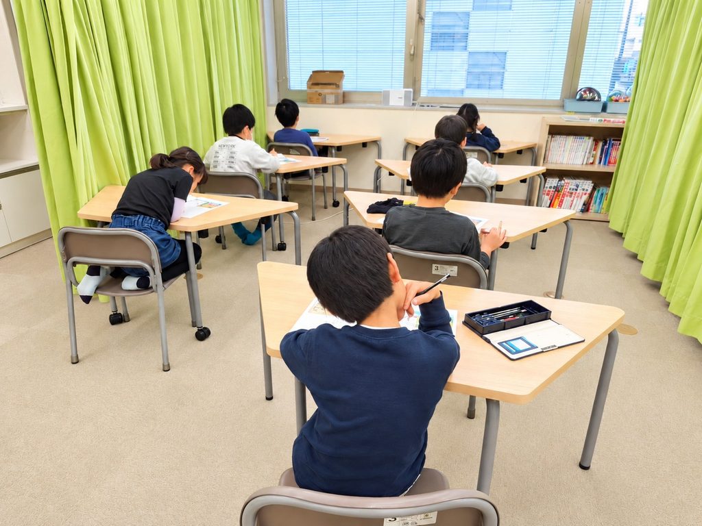 表参道校では3か月に1回、学童内にて英検ジュニアを受験。対策も行いる。